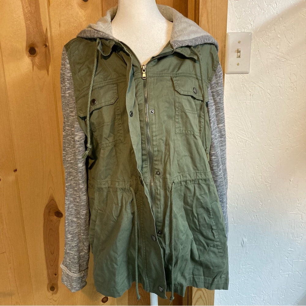 SO Olive Utility Jacket with hoodie Gray Sleeves pockets size XL